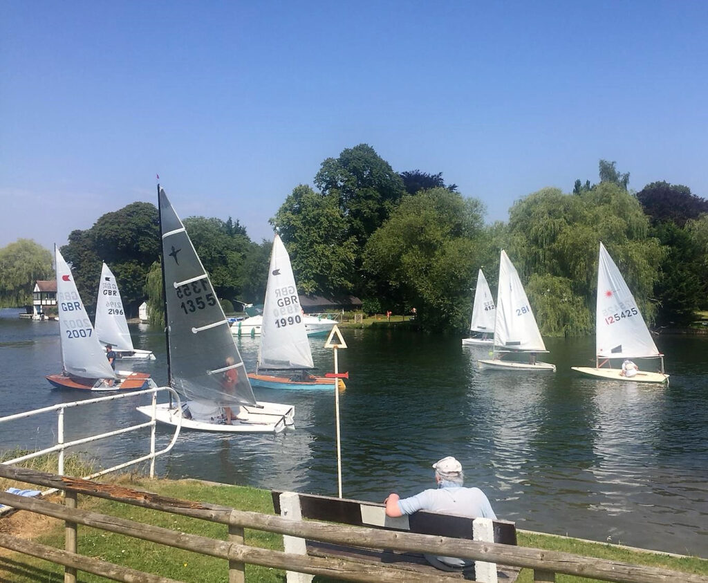 The start of the second race of R1 Summer Frolic