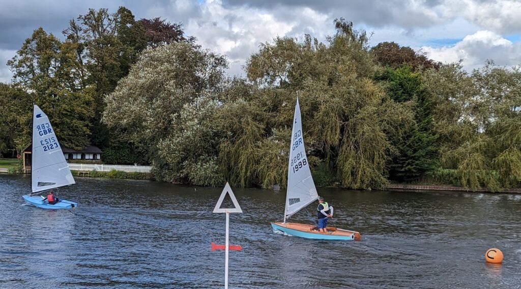Dave Phillips (OK 2123) leads Gary Adshead (OK 1998) in the 2023 Cookham Reach Sailing Club Veteran's Cup